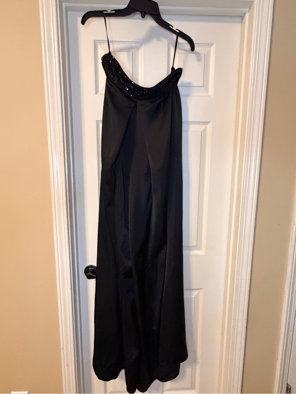 Elegant Black Sequin Trim Evening Dress